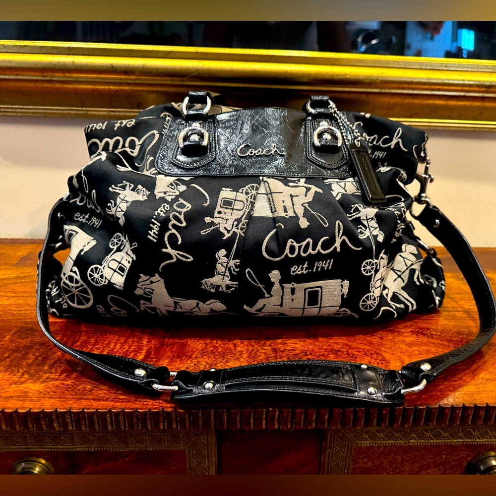 Medium Coach Pocketbook